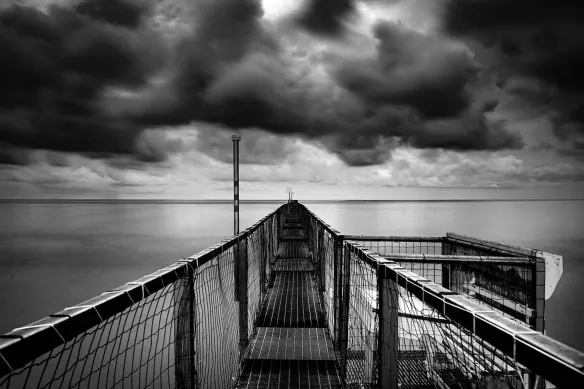tableau-noir-et-blanc-saut-vers-l'inconnu