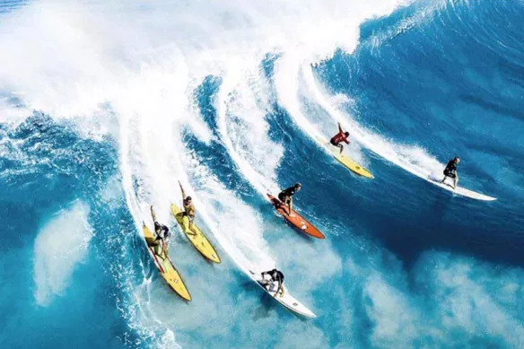 Tableau en verre image HD - Surf entre amis